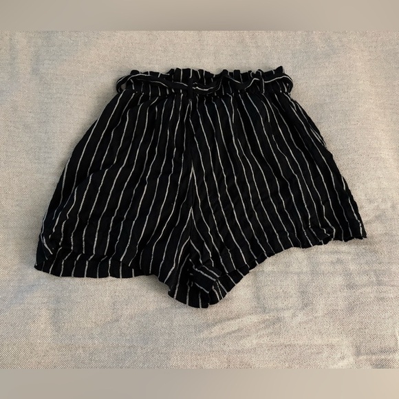 American Eagle Striped Shorts - Picture 2 of 6